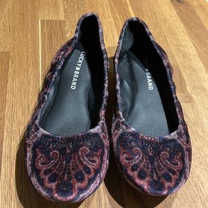 Size 7.5 Lucky Brand crushed velvet flats